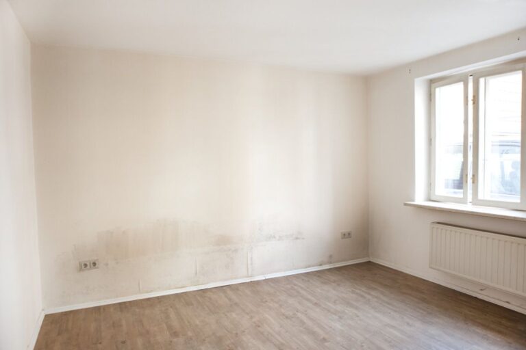 kamar lembab